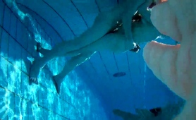 voyeur-films-amateur-couple-having-sex-in-public-pool