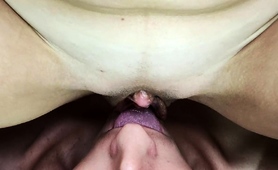 ella-obtiene-su-orgasmo-a-pura-lengua