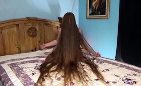amateur-teen-exposes-her-amazingly-beautiful-long-hair